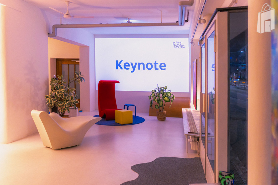 Plottwist Indoor Night