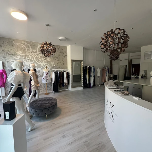 Laden auf  der Fußgängerzone & Große Schaufenster