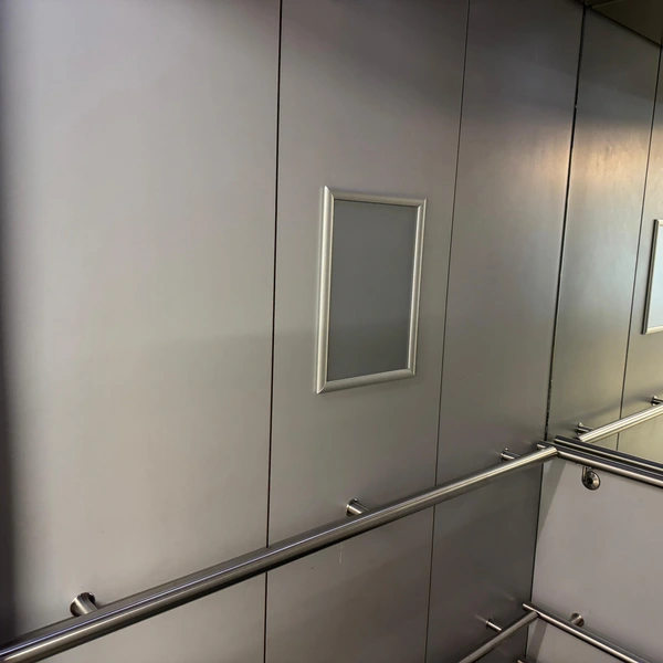 Ihre Werbung im Lift - jetzt Sichtbarkeit sichern!