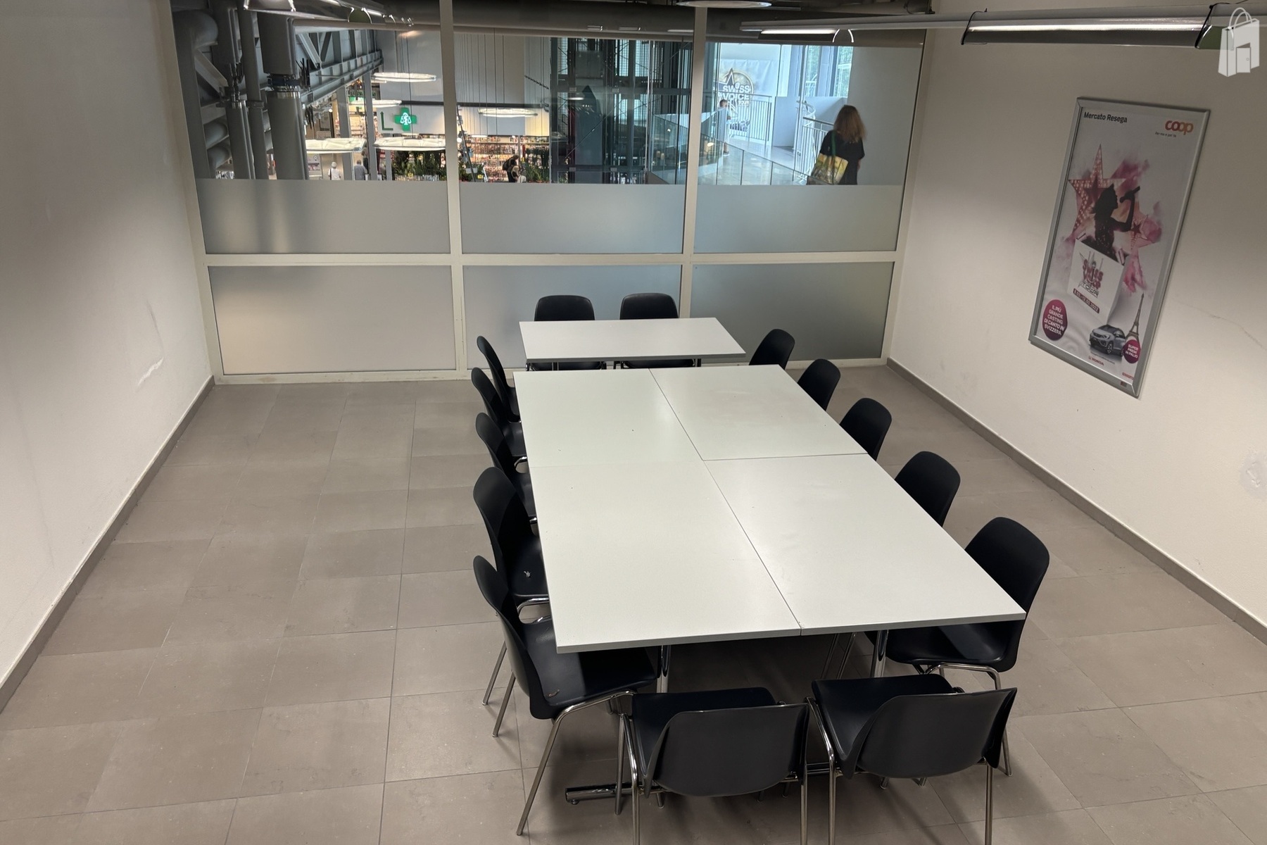 foto sala riunioni 2