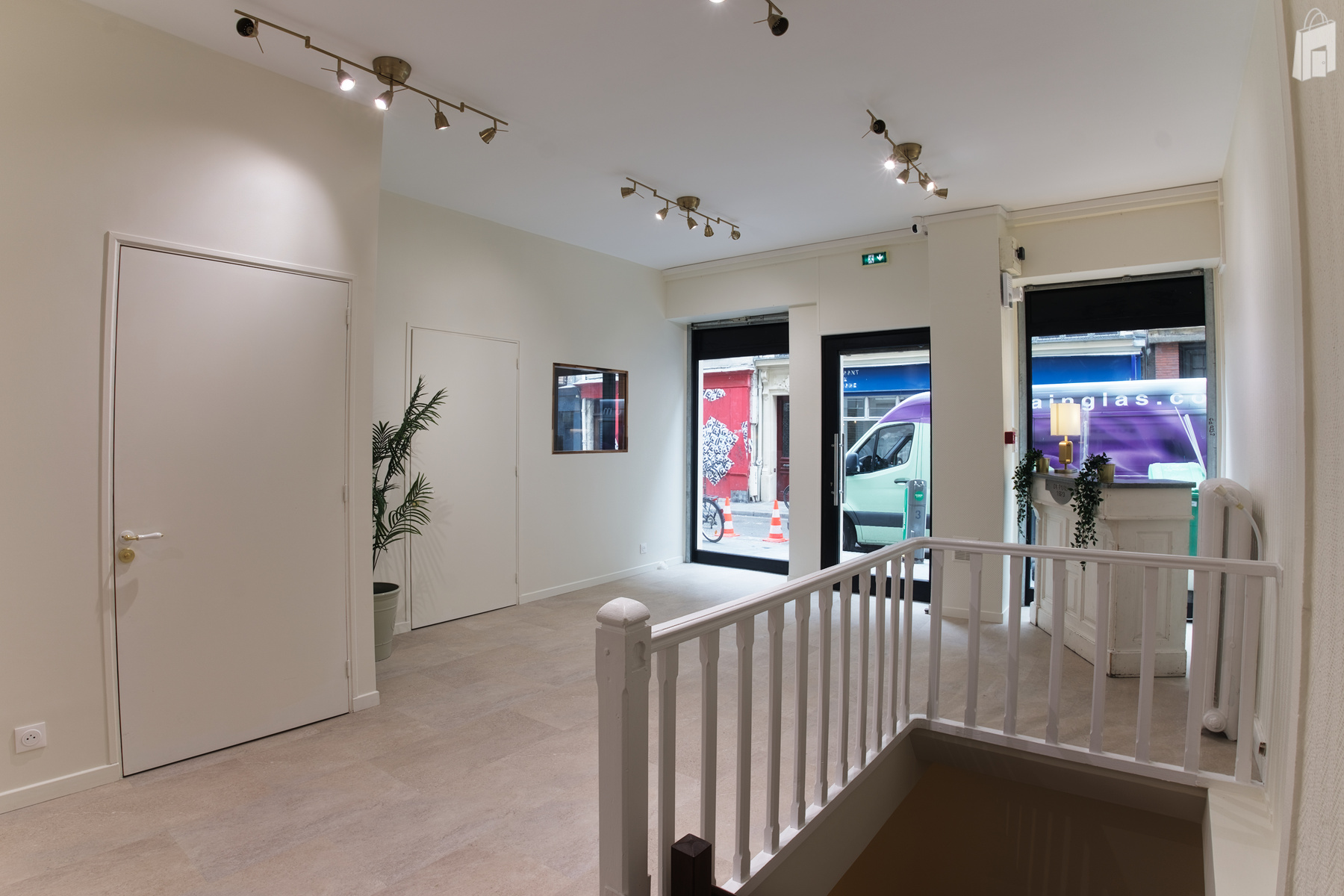 Entrée et accès étage inférieur