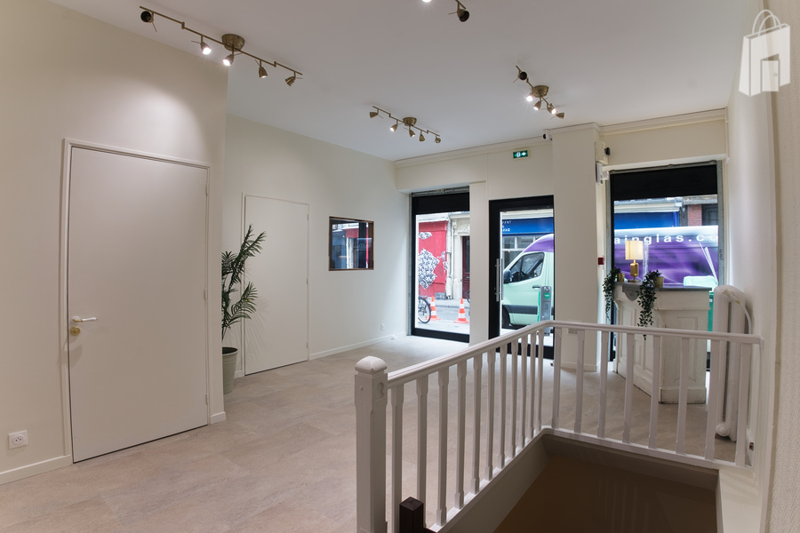 Entrée et accès étage inférieur