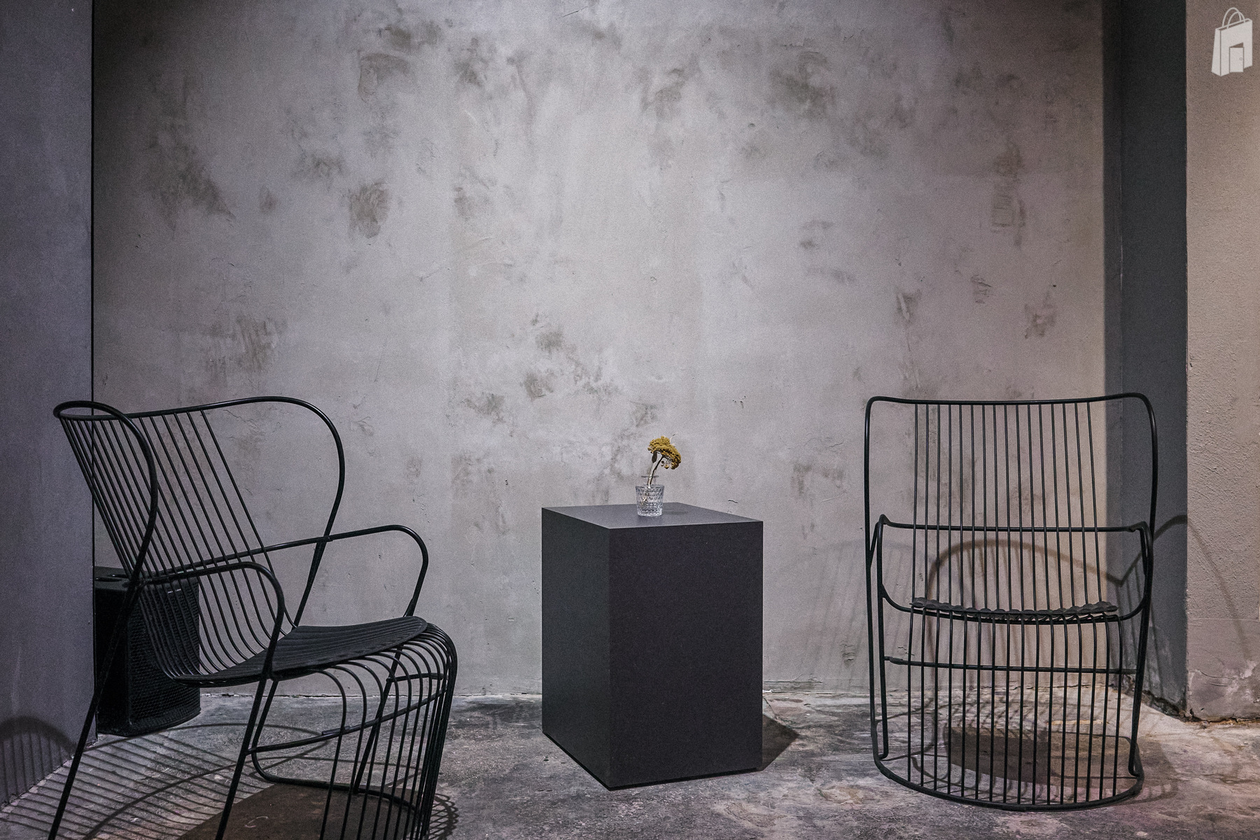 9. Eventfläche zentral in München – Treppenaufgang und Bühne im fancyrosi.studio am Viktualienmarkt.