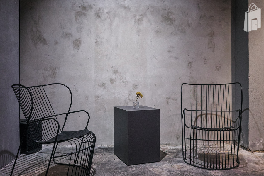 9. Eventfläche zentral in München – Treppenaufgang und Bühne im fancyrosi.studio am Viktualienmarkt.