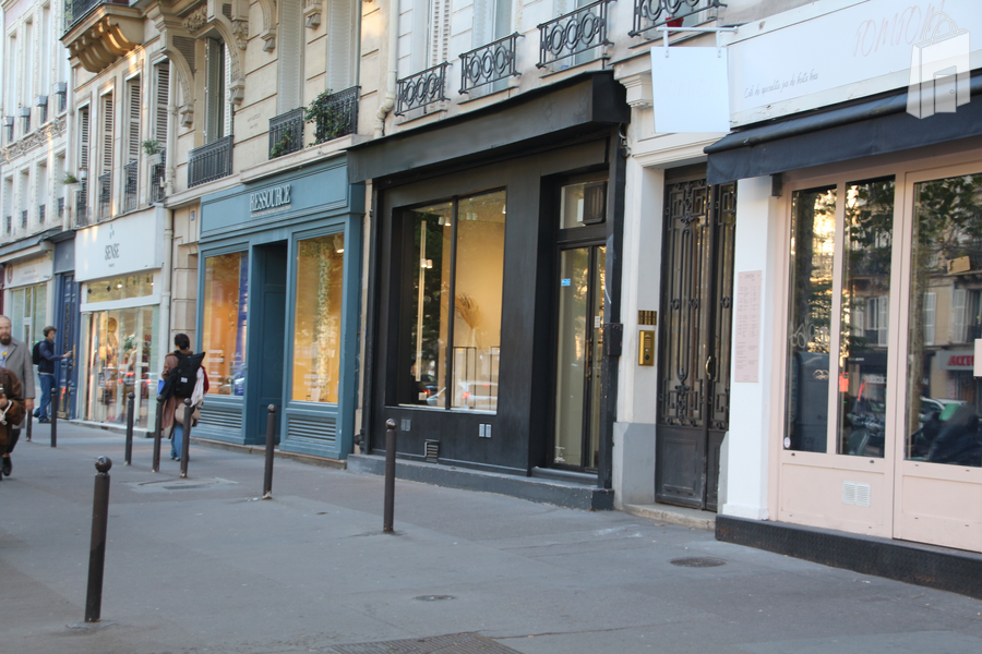 Façade et vue de la rue