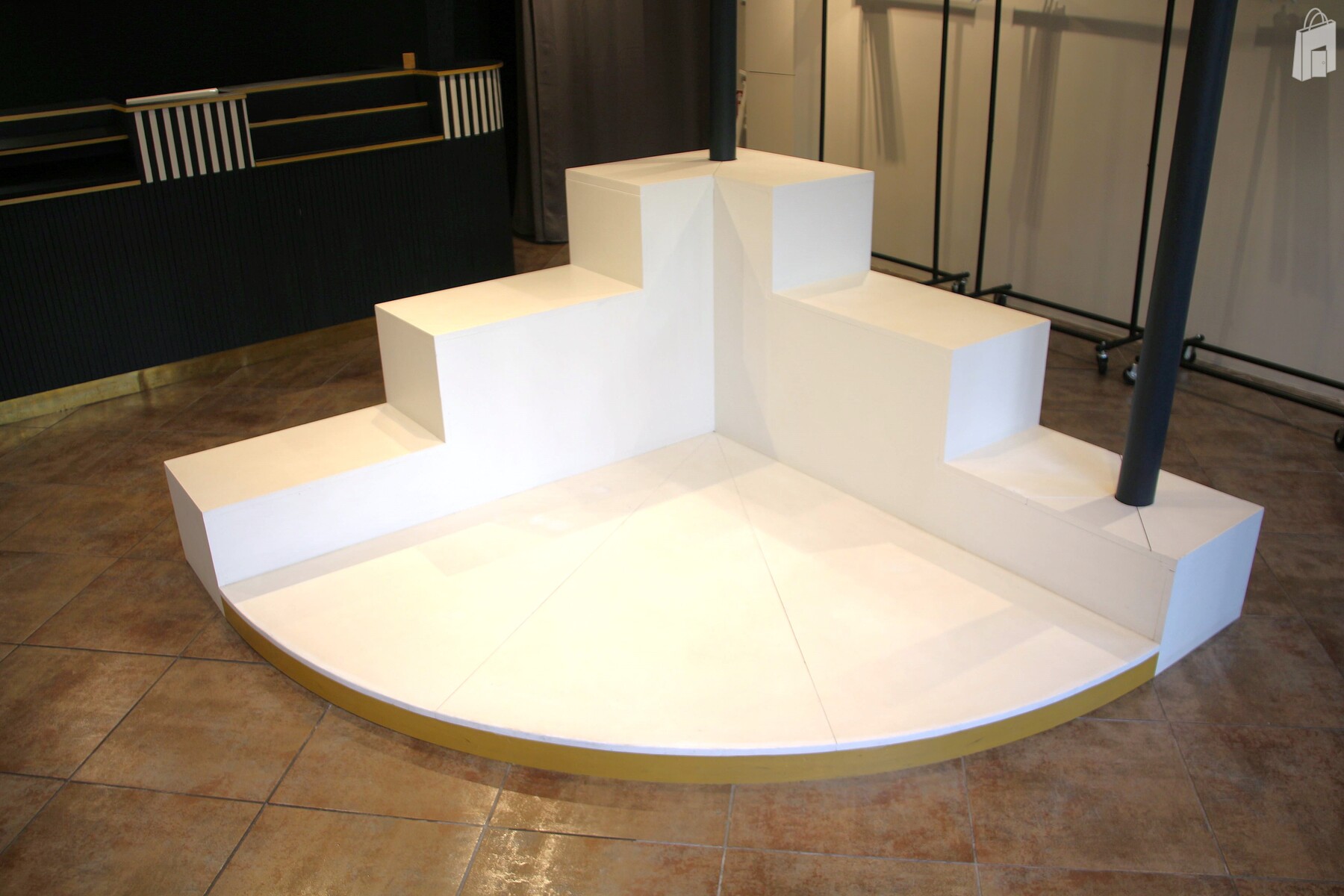 Ilôt central - présenteation produits et stockage