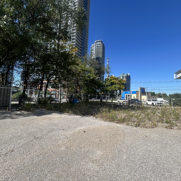 2189 Lakeshore Boulevard West - Parking Lot