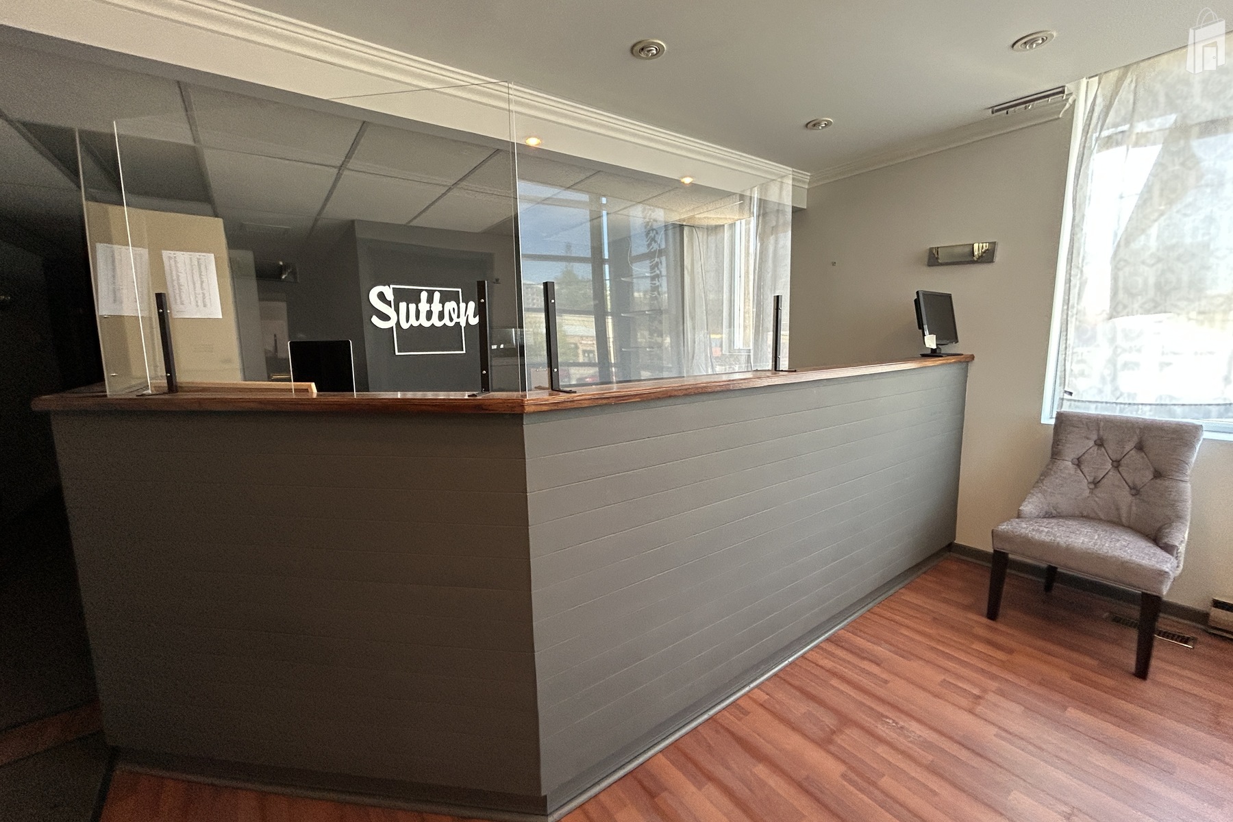 4237 Dundas Street W