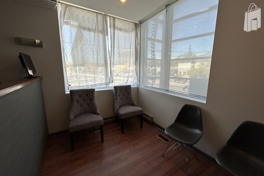 4237 Dundas Street W