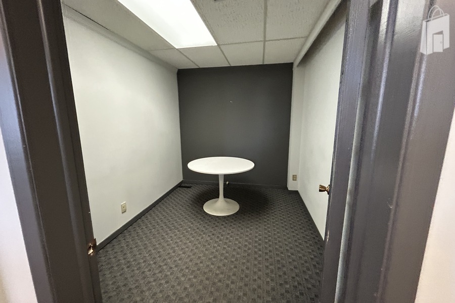 4237 Dundas Street W