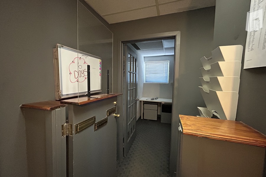 4237 Dundas Street W