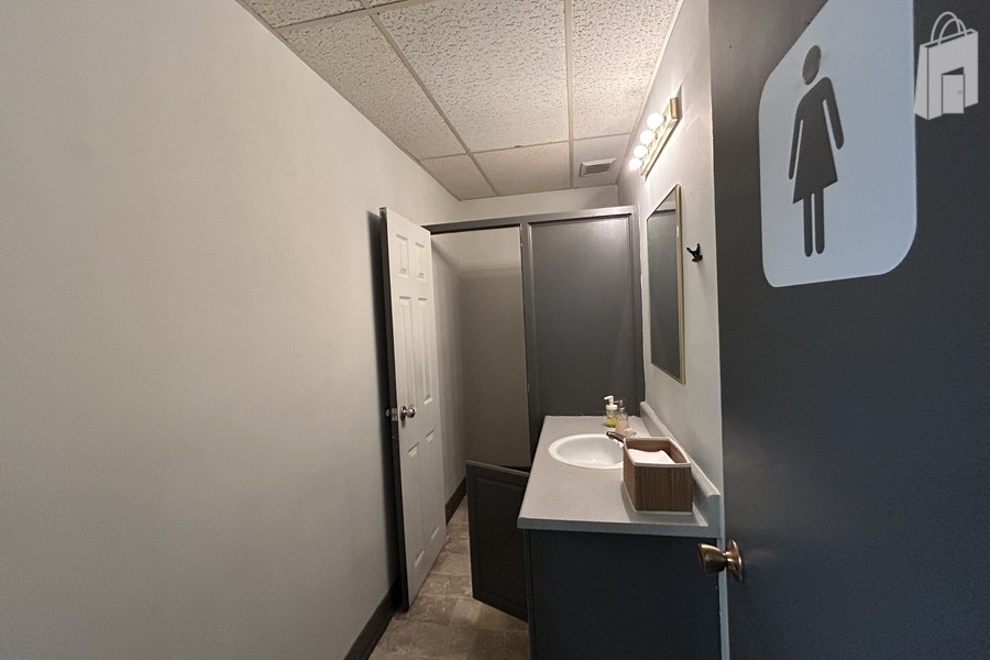 4237 Dundas Street W