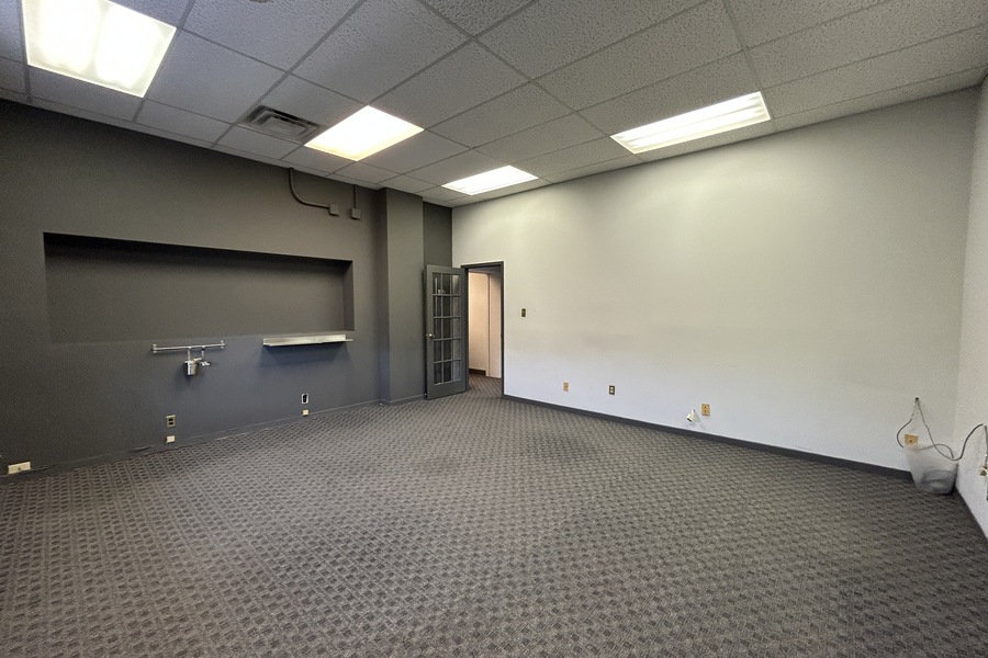 4237 Dundas Street W