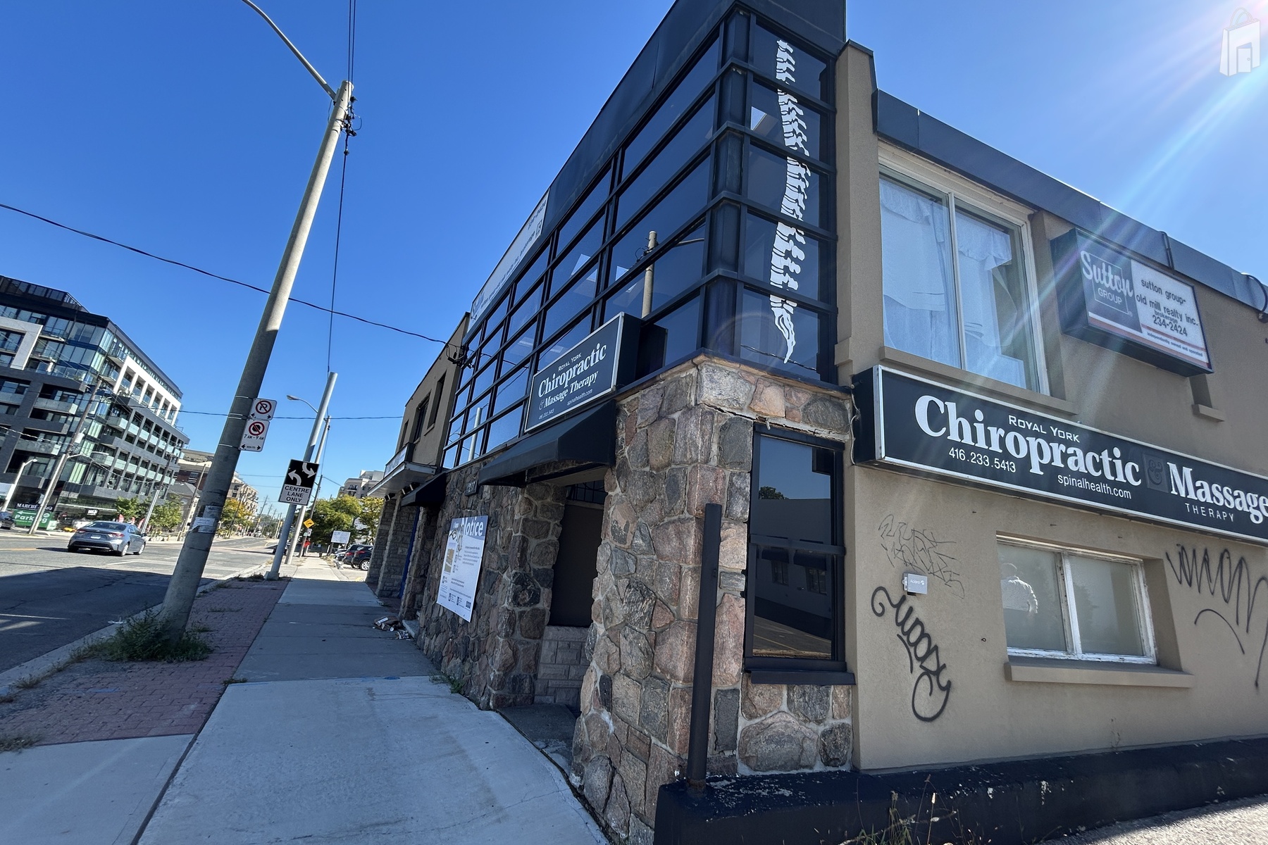 4237 Dundas Street W