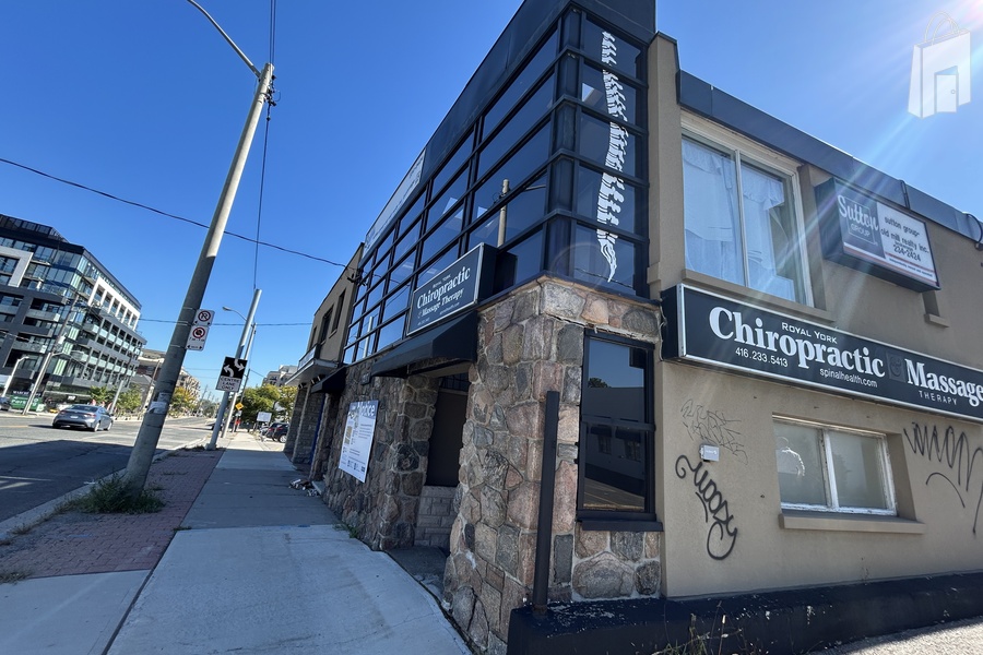 4237 Dundas Street W