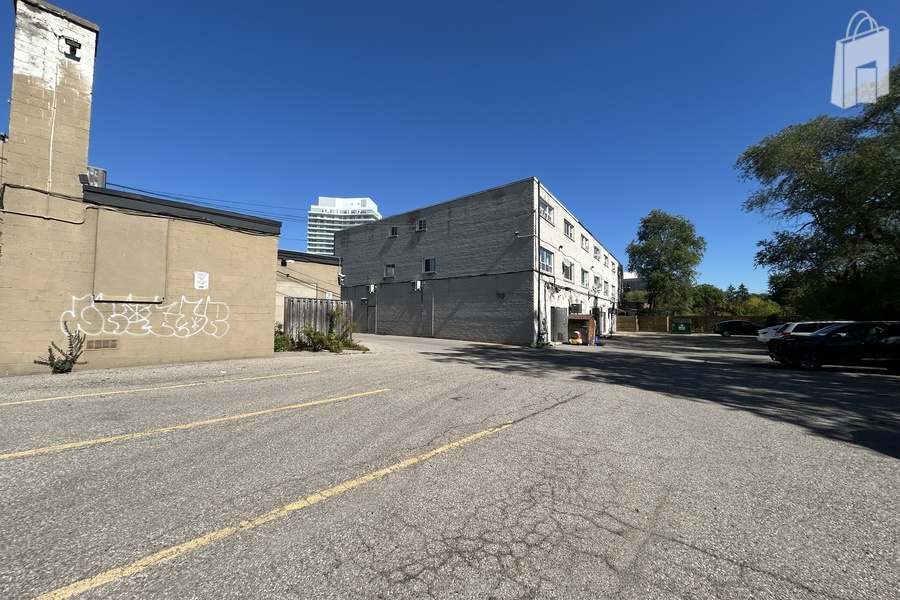 4237 Dundas Street W