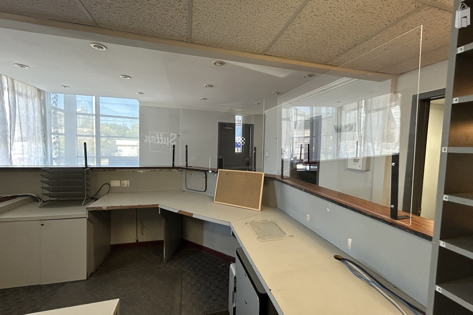 4237 Dundas Street W