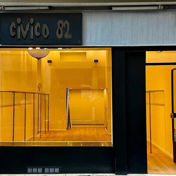 negozio elegante appena ristutturato con importante vetrina su una via di fortissimo passaggio pedonale