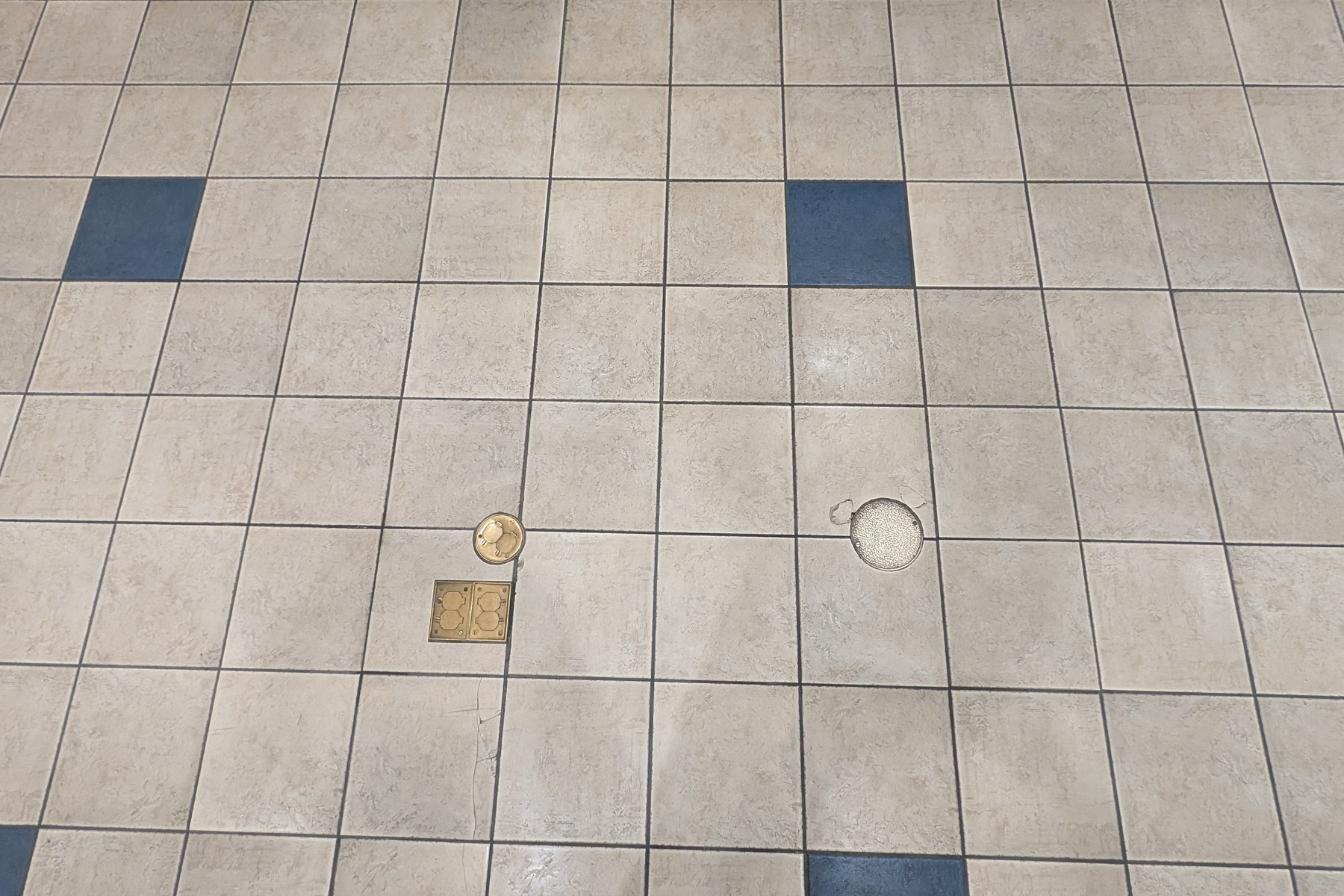 Tillicum Centre - Kiosk