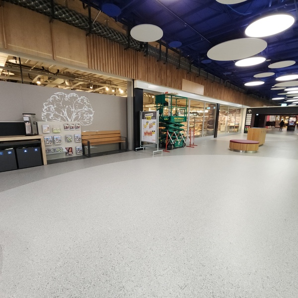 St. Jakob-Park, Basel  - Fläche vor Coop bei Kassen