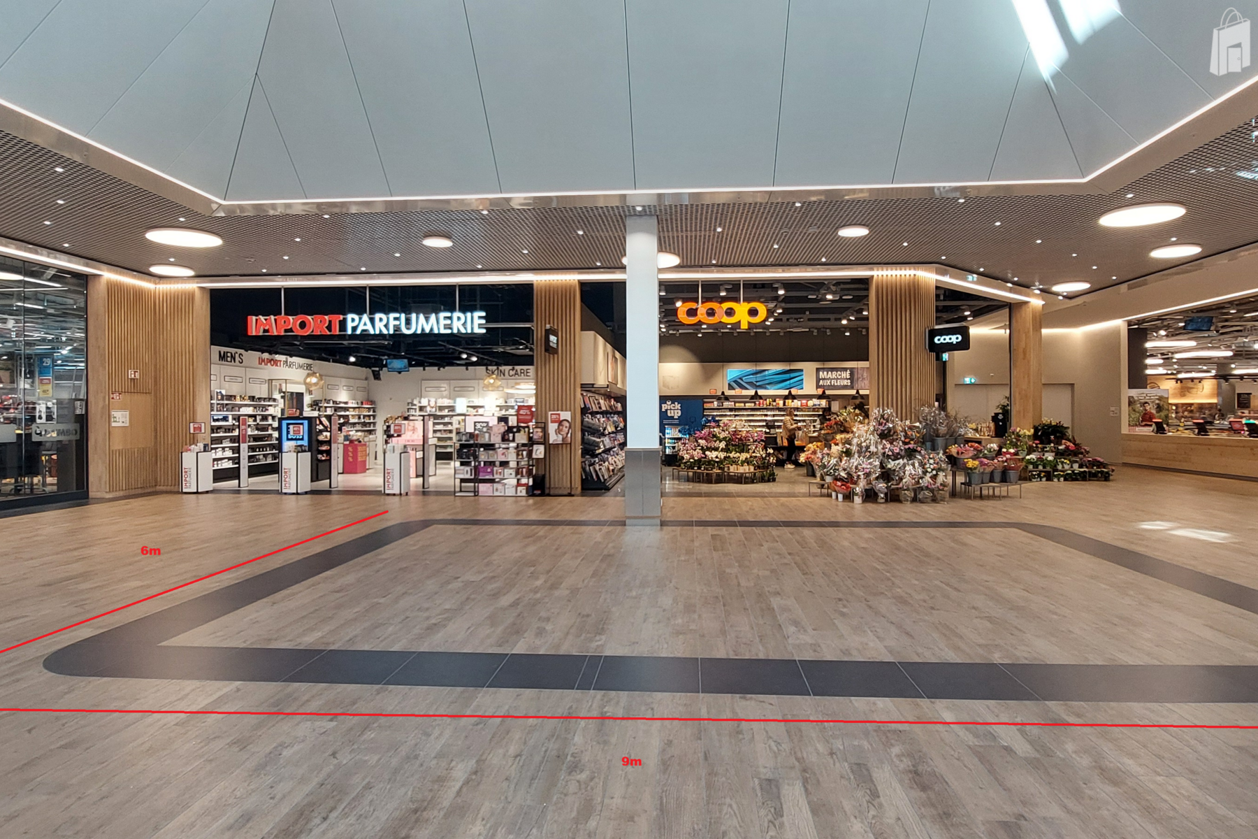 Sortie de l'Hypermarché Coop