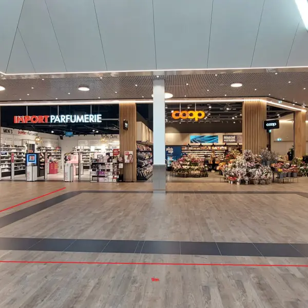 EKZ Littoral Centre - rez - à proximité immédiate de la sortie de l'Hypermarché Coop