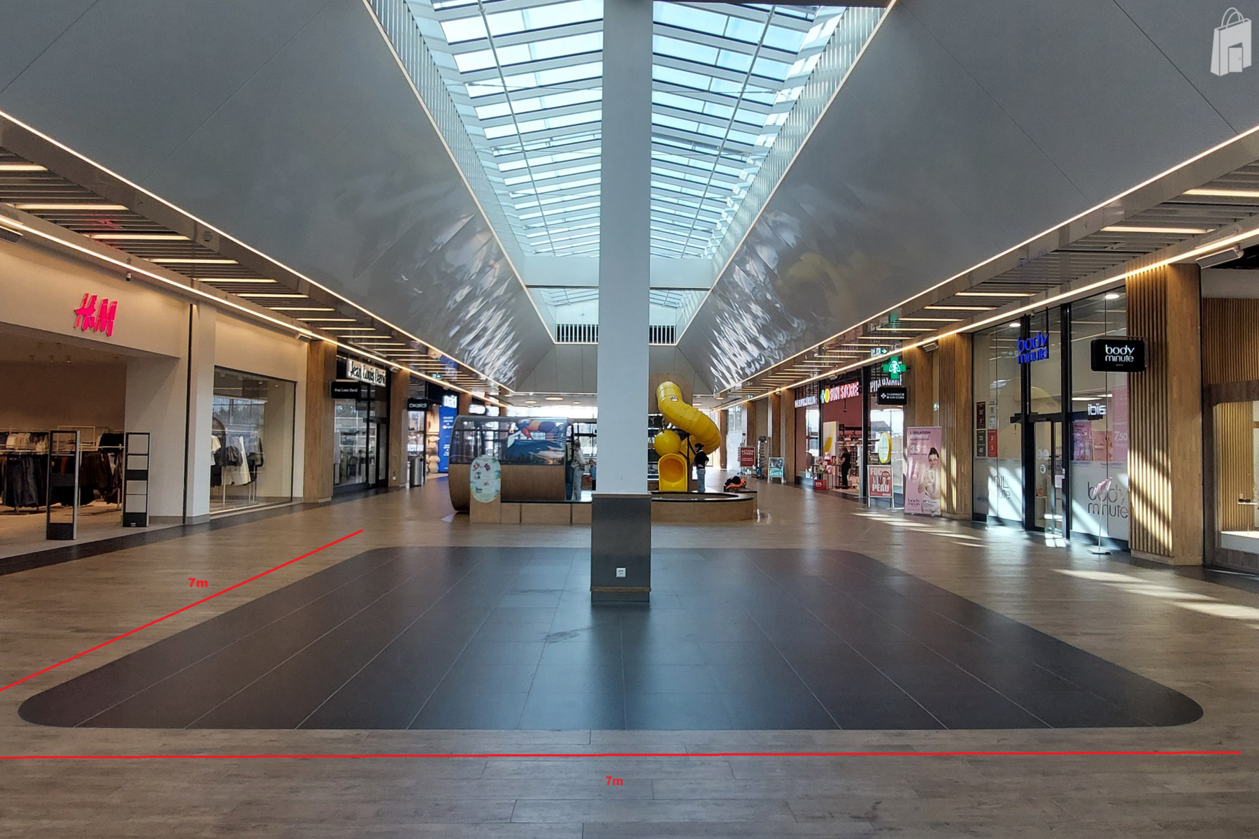 Entre ascenseurs et place de jeux