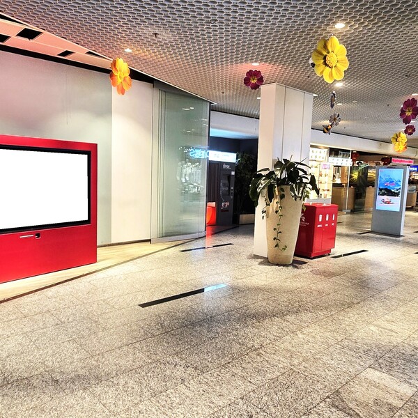 Zentrum Regensdorf, Glasvitrine