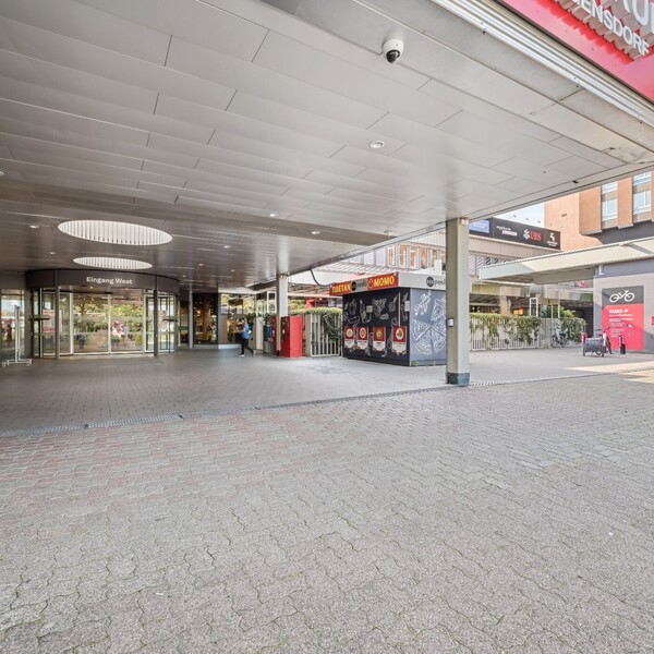 Zentrum Regensdorf / Mallfläche F im Aussenbereich  