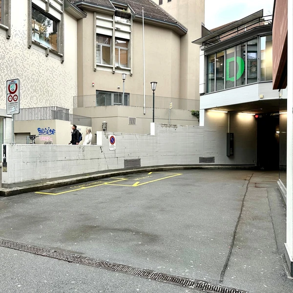 Aussenfläche für Food Truck beim Einkaufszentrum Föfzg